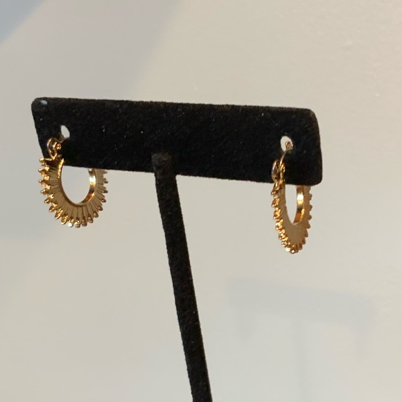 2 pairs Hoop Earrings - Picture 5 of 8